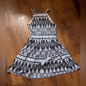 Vince Camuto Size 10 Blue & White Halter Dress.